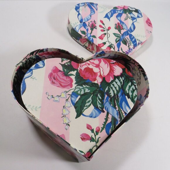 Ribbon and Roses Heart Gift Boxes (2) Fits one inside other, Storage Boxes - Picture 5 of 7